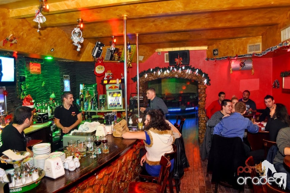Vineri începe distracţia în Club Downtown,