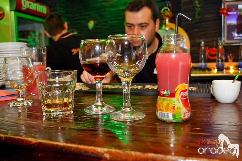 Vineri începe distracţia în Club Downtown,