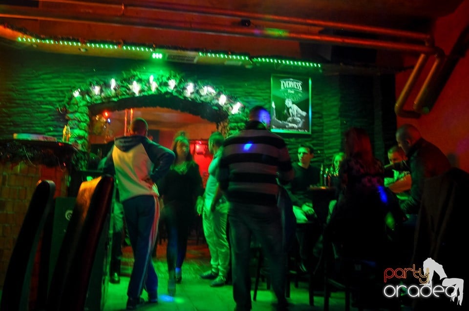 Vineri începe distracţia în Club Downtown,