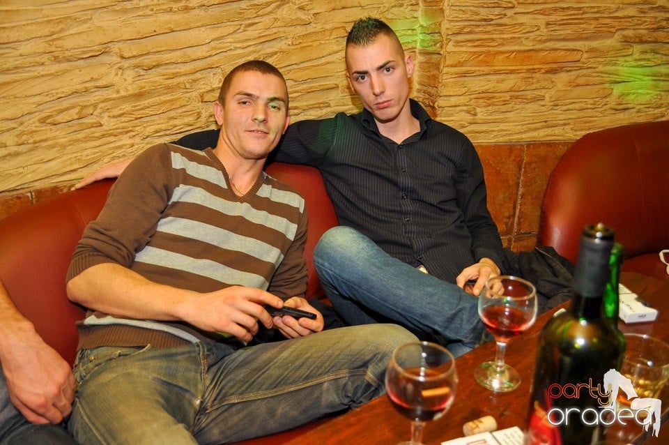 Vineri începe distracţia în Club Downtown,