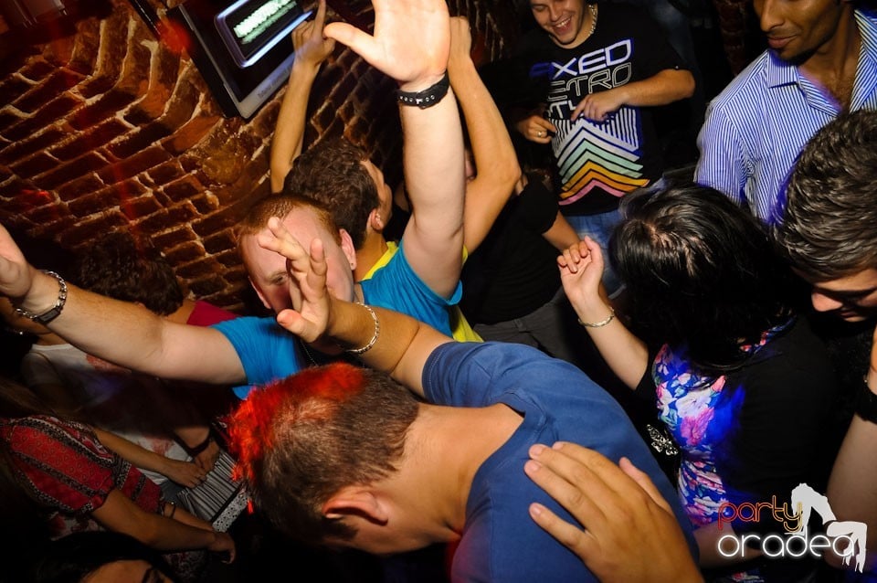 Vineri noaptea @ Club Escape,