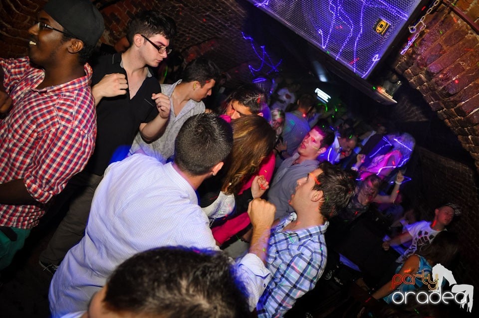 Vineri noaptea @ Club Escape,