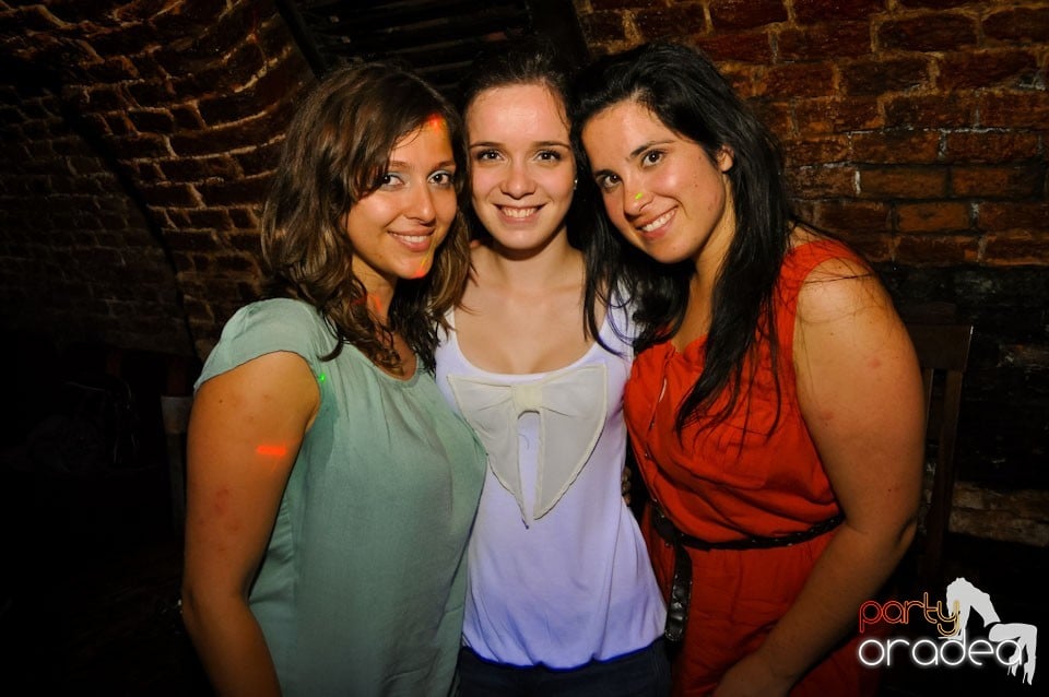 Vineri noaptea @ Club Escape,