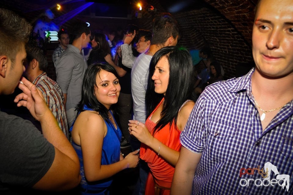 Vineri noaptea @ Club Escape,