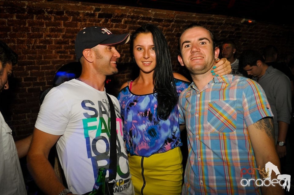 Vineri noaptea @ Club Escape,
