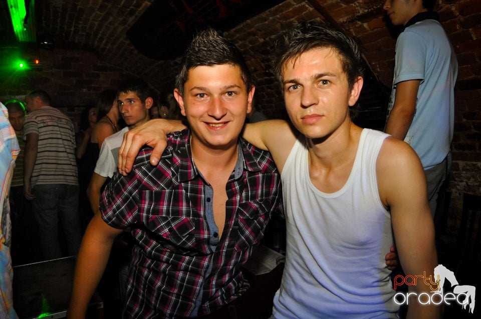 Vineri noaptea @ Club Escape,