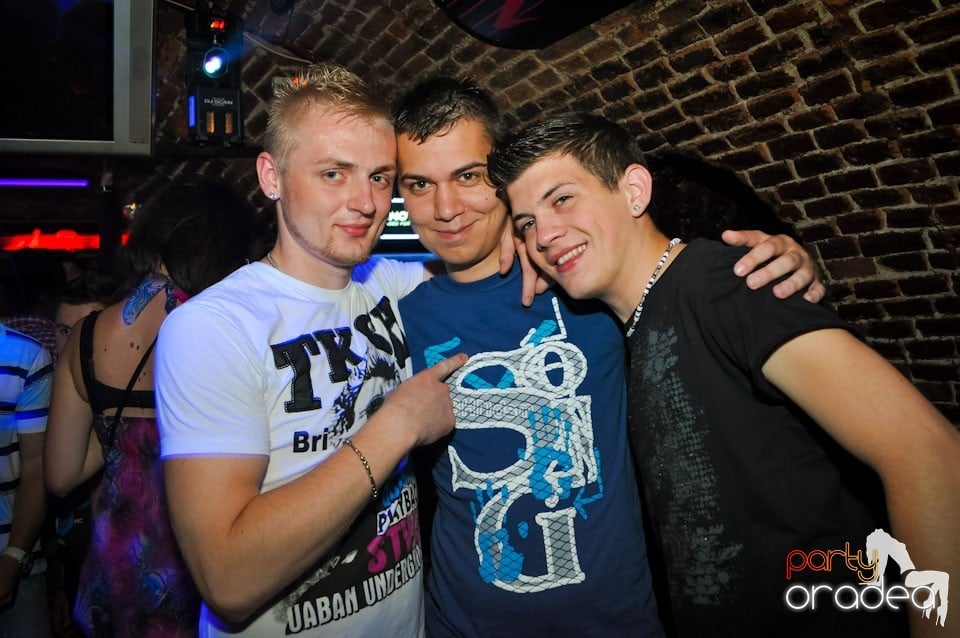Vineri noaptea @ Club Escape,