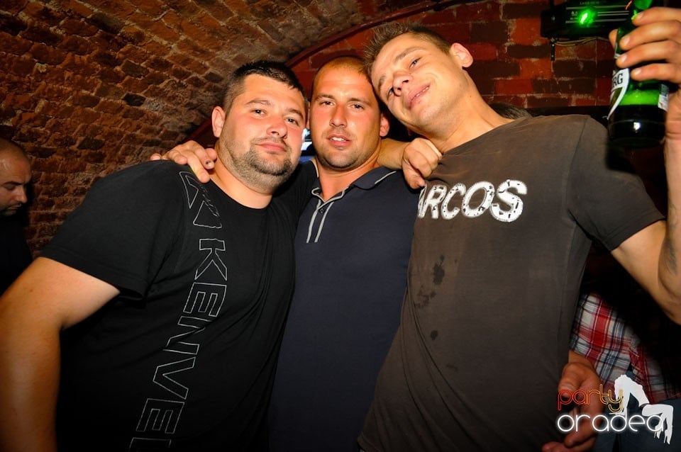 Vineri noaptea @ Club Escape,
