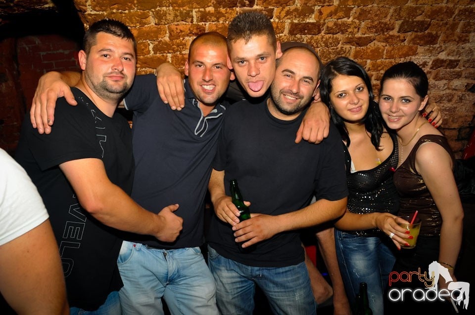 Vineri noaptea @ Club Escape,