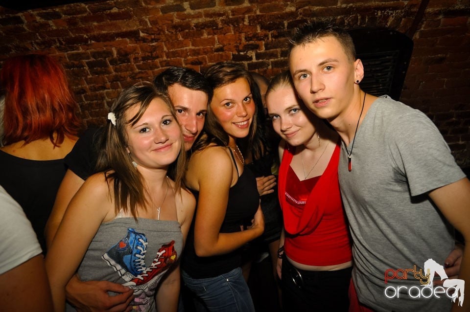 Vineri noaptea @ Club Escape,