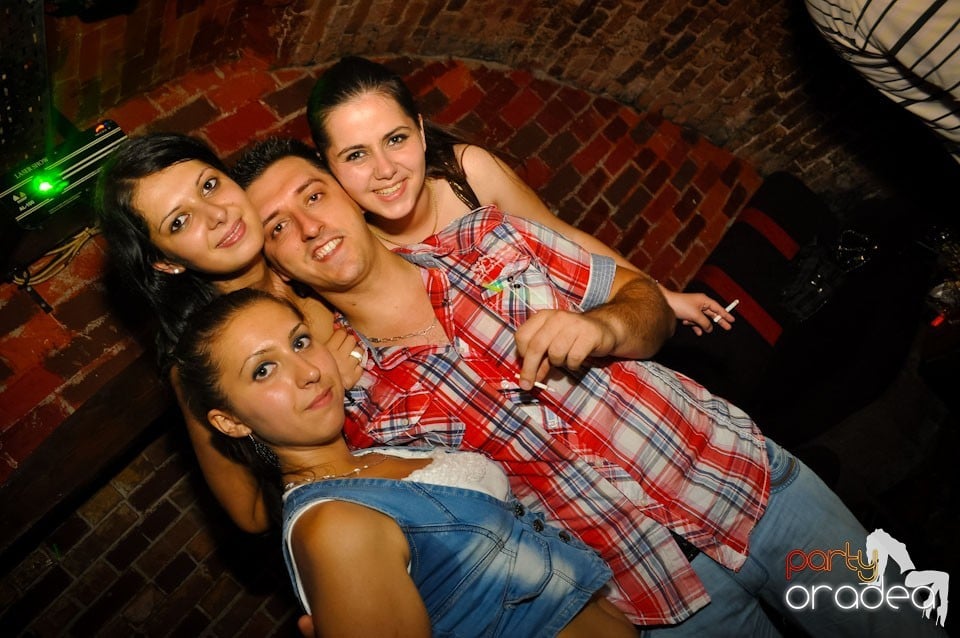 Vineri noaptea @ Club Escape,