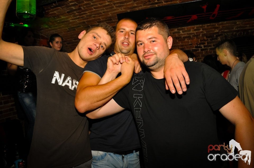 Vineri noaptea @ Club Escape,