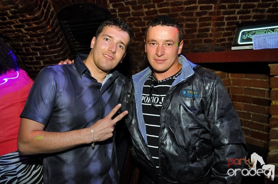 Vineri noaptea @ Club Escape,