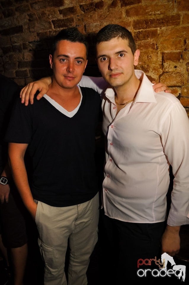 Vineri noaptea @ Club Escape,
