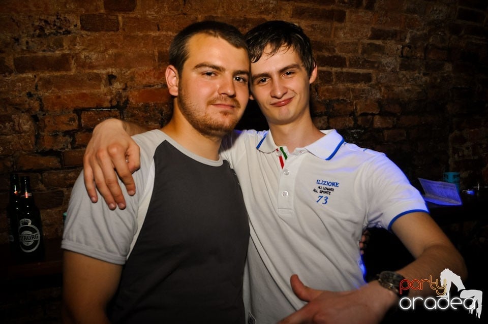 Vineri noaptea @ Club Escape,