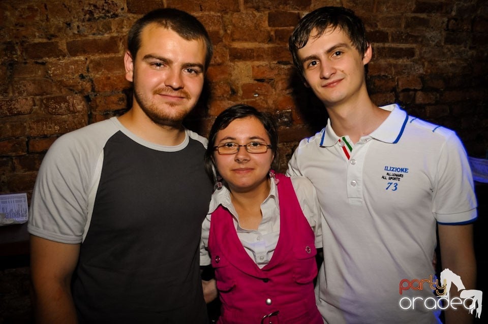 Vineri noaptea @ Club Escape,