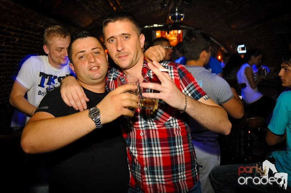Vineri noaptea @ Club Escape,