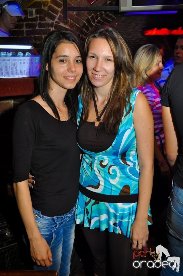 Vineri noaptea @ Club Escape,