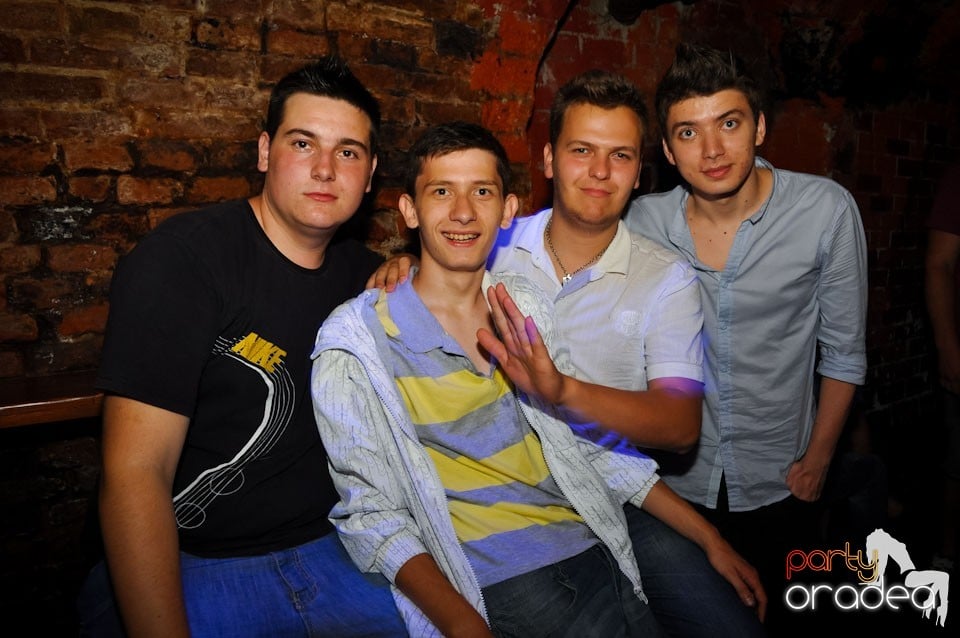 Vineri noaptea @ Club Escape,