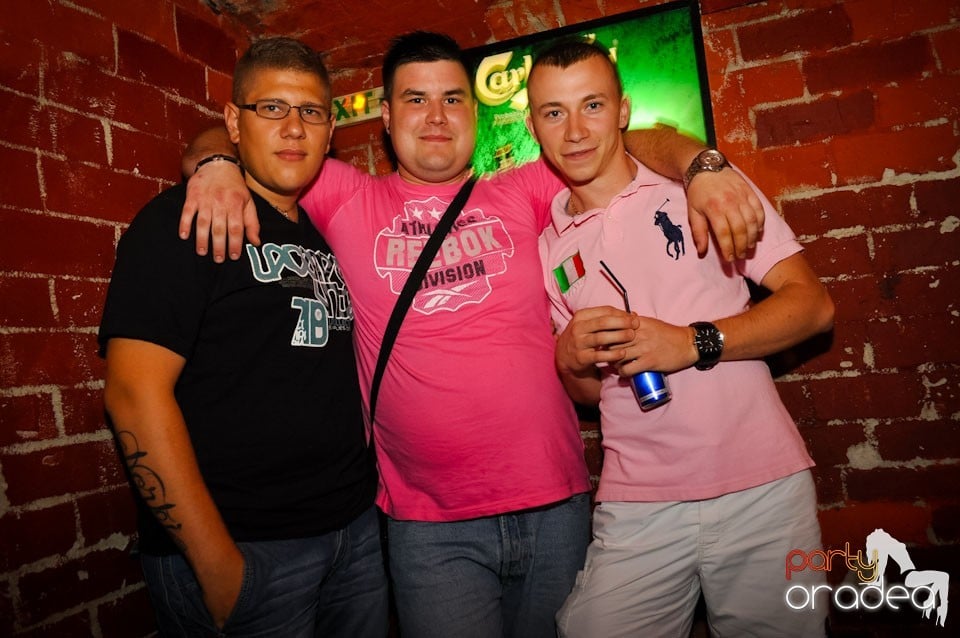 Vineri noaptea @ Club Escape,