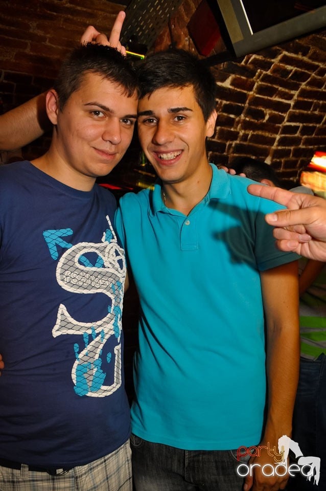 Vineri noaptea @ Club Escape,
