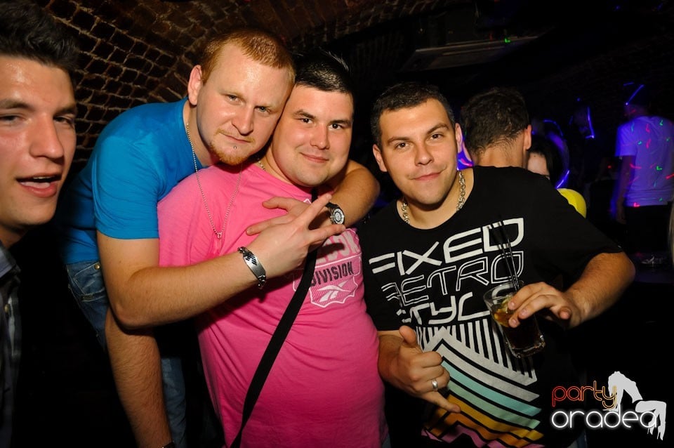 Vineri noaptea @ Club Escape,