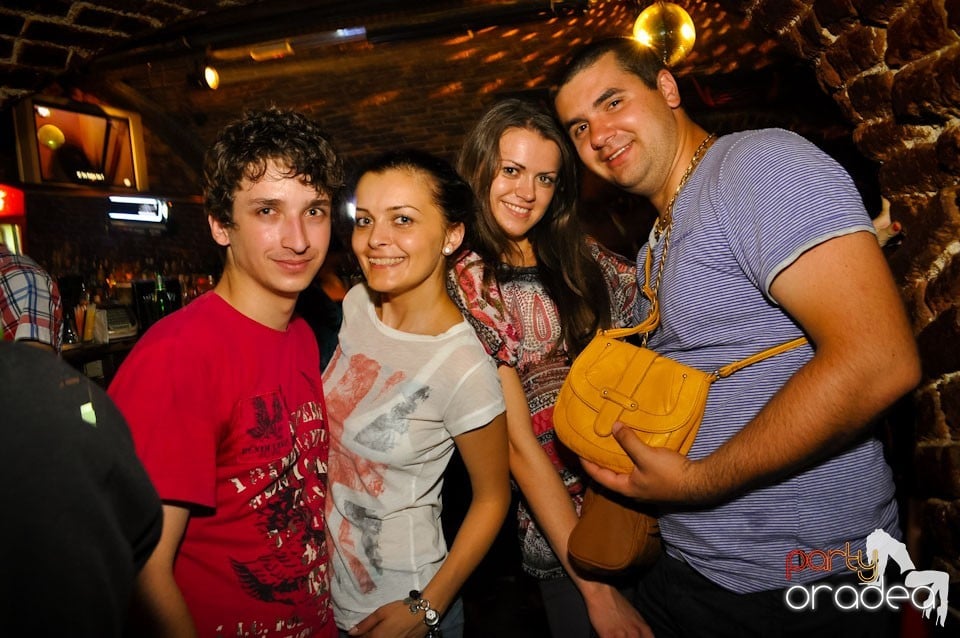 Vineri noaptea @ Club Escape,
