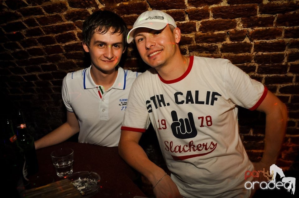 Vineri noaptea @ Club Escape,