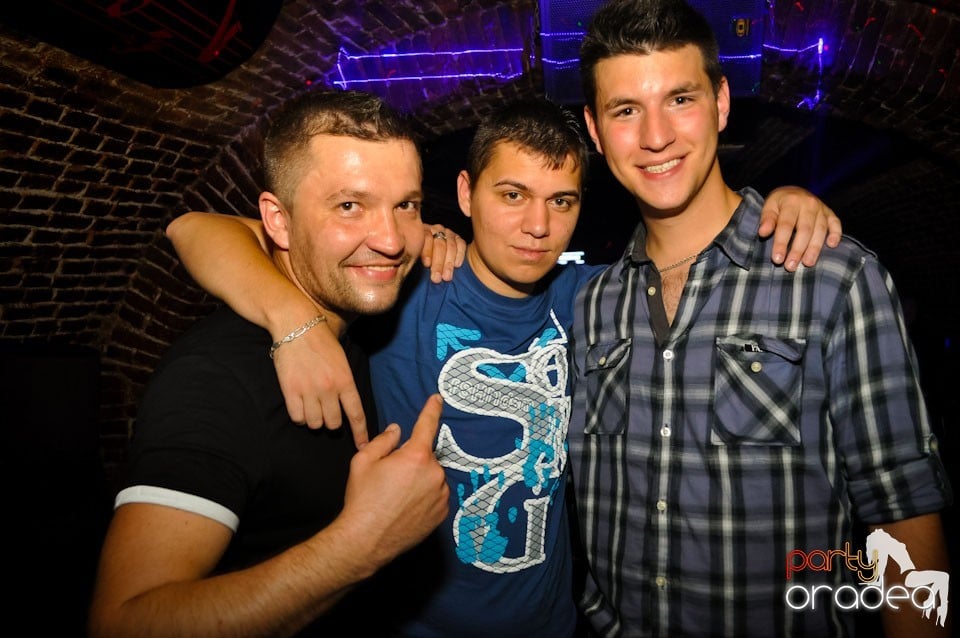 Vineri noaptea @ Club Escape,