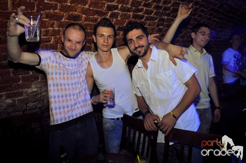 Vineri noaptea @ Club Escape,