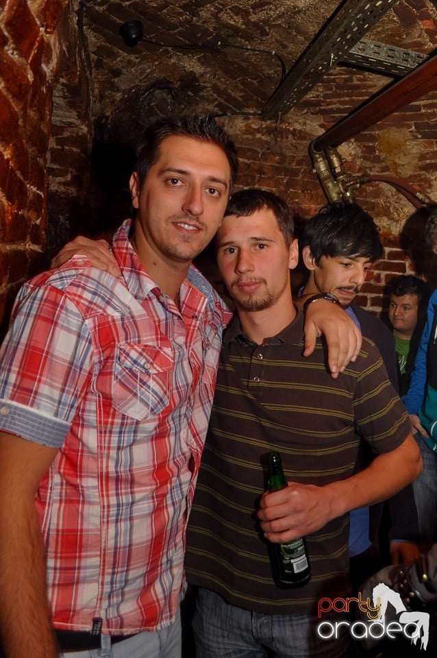 Vineri noaptea @ Club Escape, 