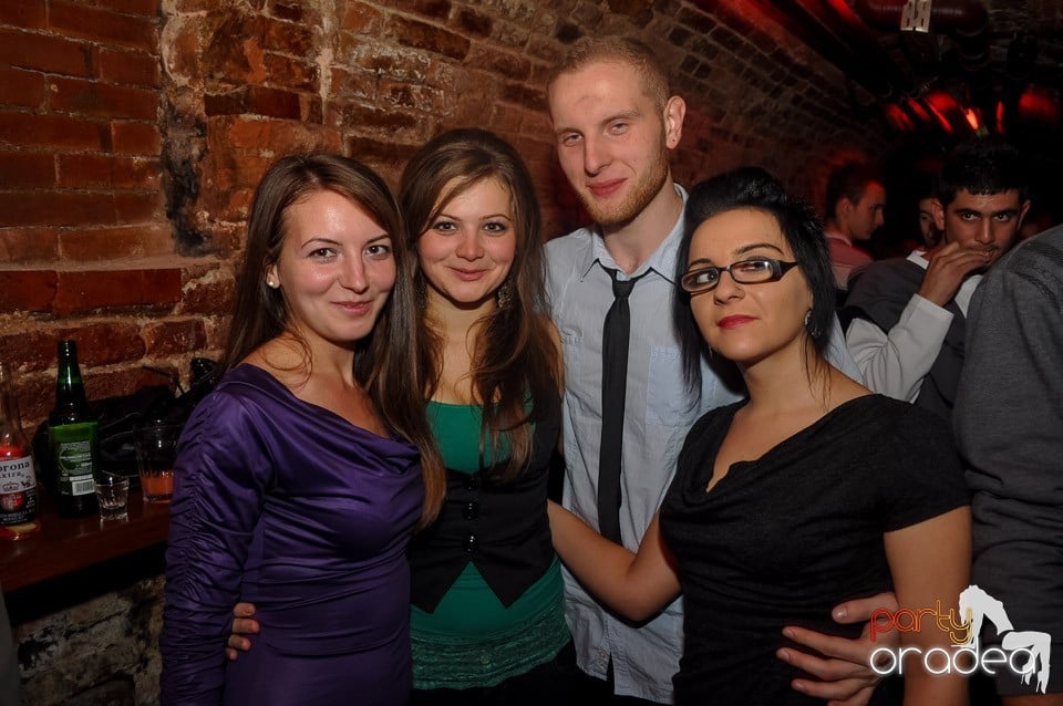 Vineri noaptea @ Club Escape, 