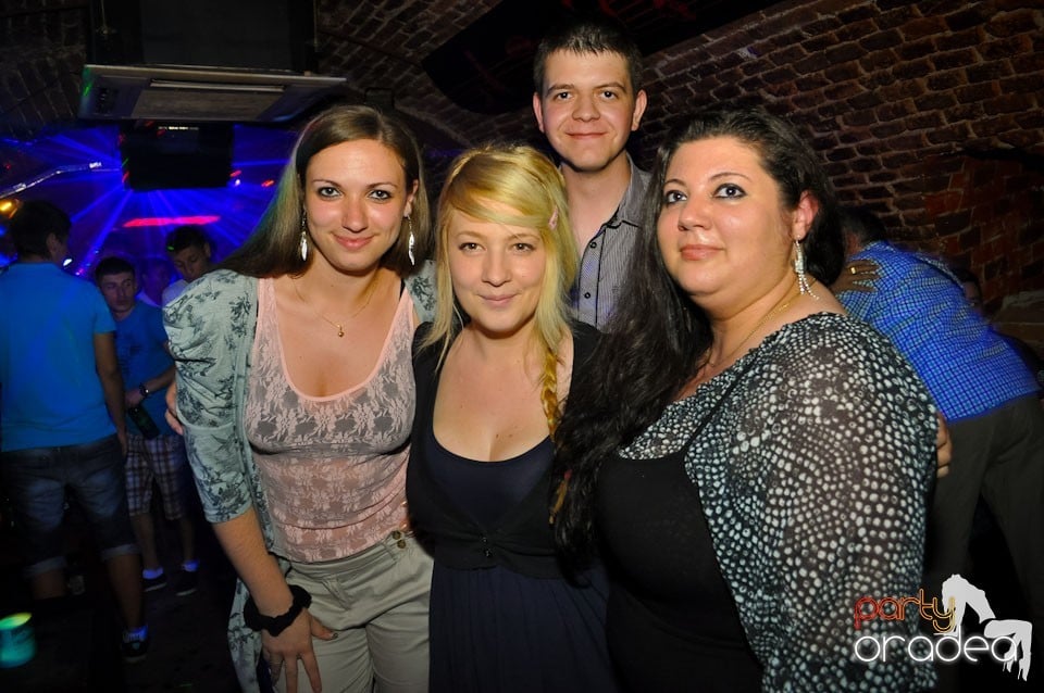 Vineri noaptea @ Club Escape,