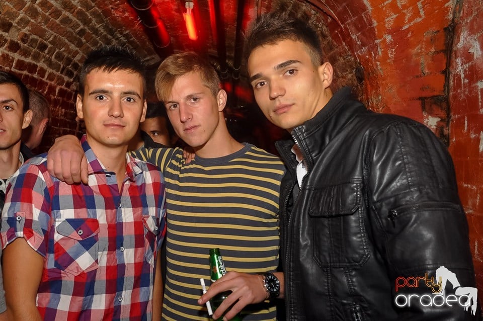 Vineri noaptea @ Club Escape, 