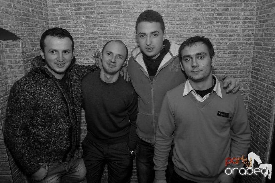 Vineri noaptea @ Club Escape, 