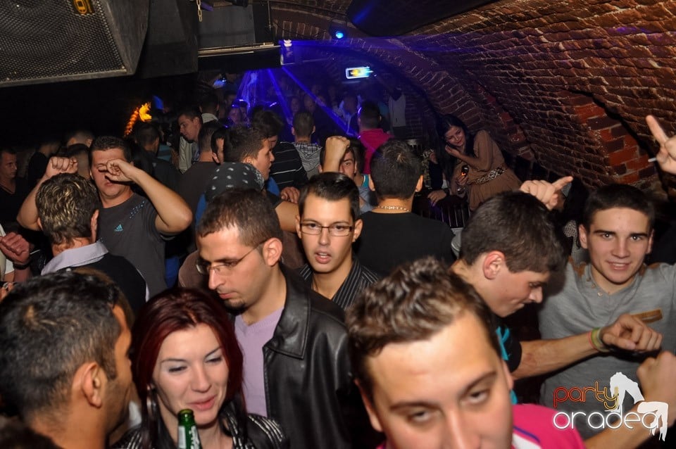 Vineri noaptea @ Club Escape, 