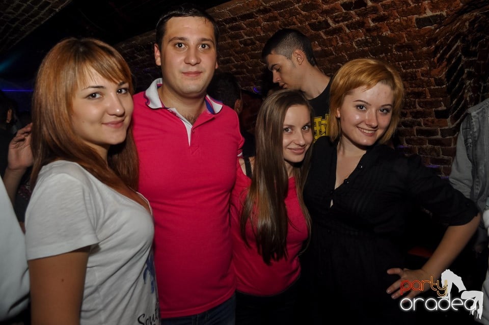 Vineri noaptea @ Club Escape, 