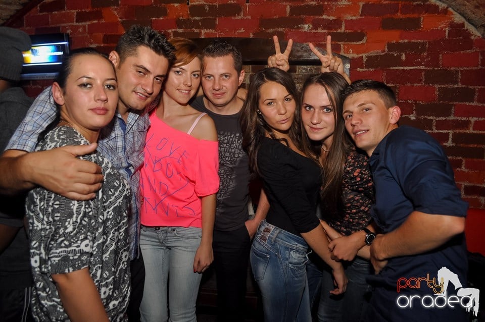 Vineri noaptea @ Club Escape, 