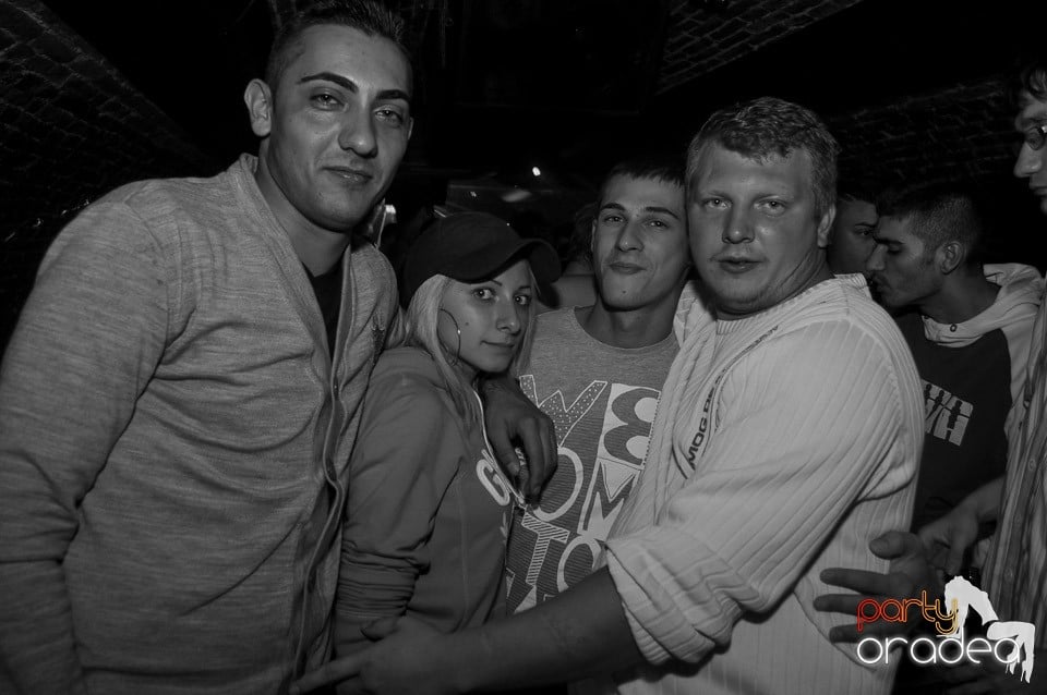 Vineri noaptea @ Club Escape, 