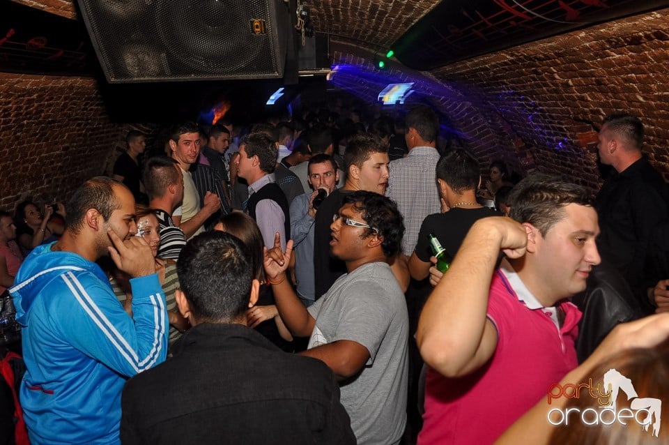 Vineri noaptea @ Club Escape, 