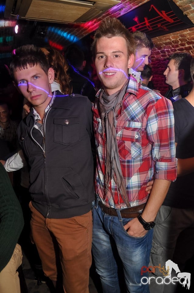 Vineri noaptea @ Club Escape, 