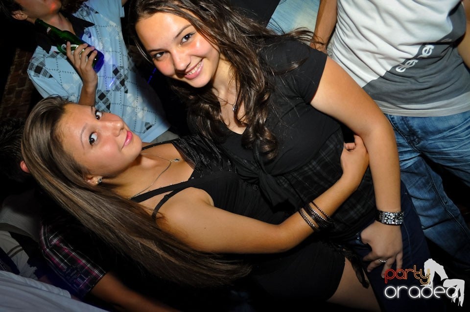 Vineri noaptea @ Club Escape, 