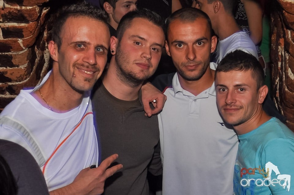 Vineri noaptea @ Club Escape, 