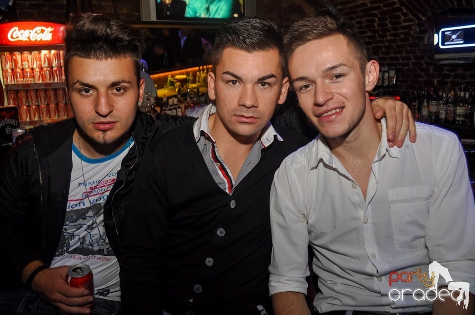 Vineri noaptea @ Club Escape, 