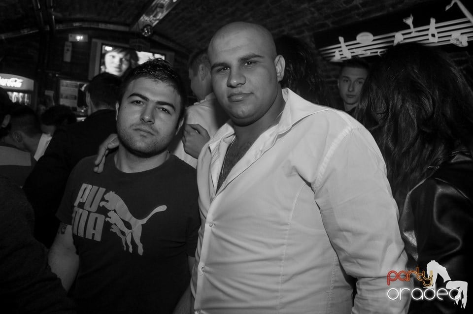 Vineri noaptea @ Club Escape, 