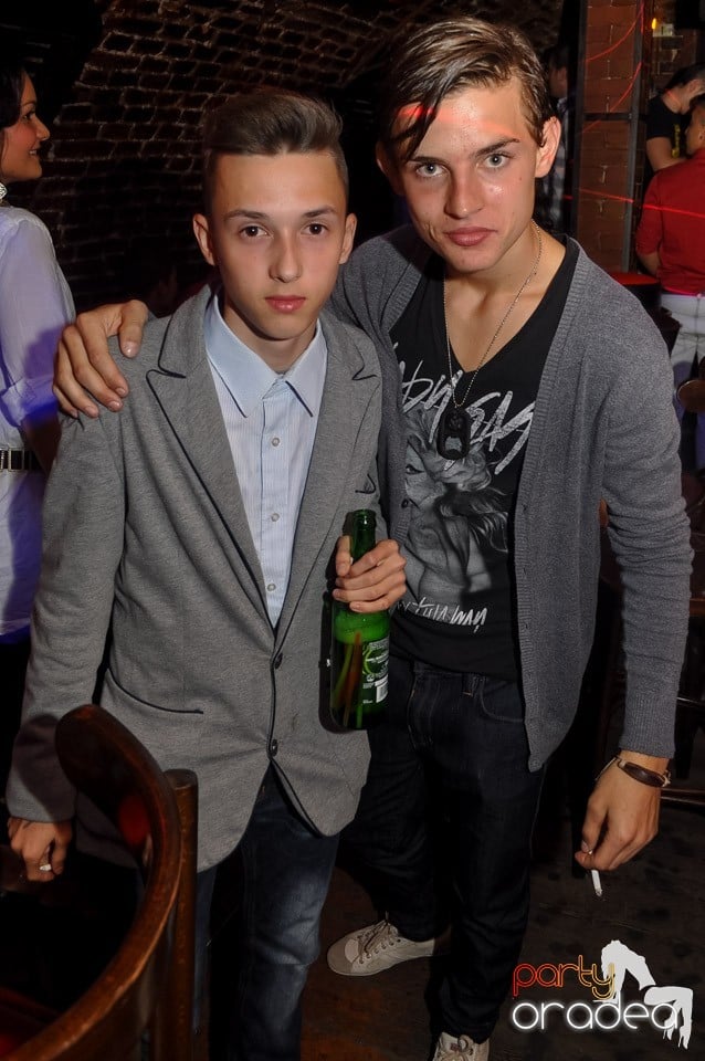 Vineri noaptea @ Club Escape, 