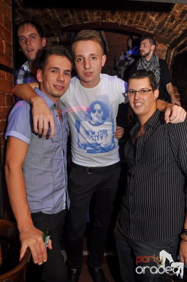 Vineri noaptea @ Club Escape, 