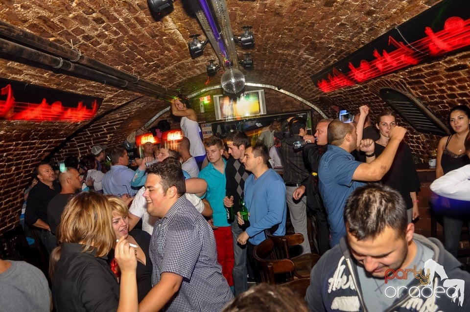 Vineri noaptea @ Club Escape, 