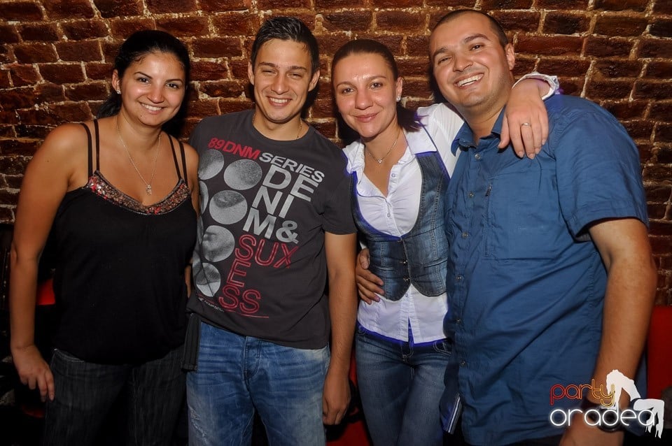 Vineri noaptea @ Club Escape, 