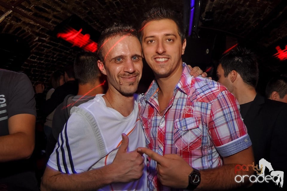 Vineri noaptea @ Club Escape, 